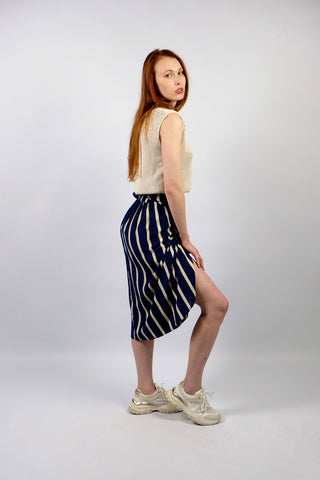 hochwertiger 80s/90s High Waist Wickelrock aus reiner Seide mit Blockstreifen-Muster in Dunkelblau und Creme/Beige – ideal für eine heutige XS und ein absolutes Highlight