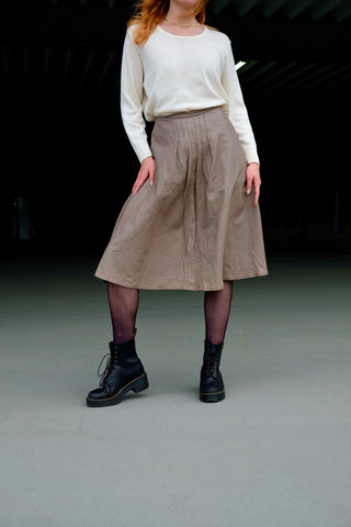 80s Rock aus echtem Glattleder in einem tollen Graubraun/Taupe, High Waist Schnitt in A-Linie – Größe L – ein absolutes Highlight