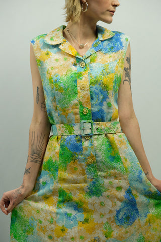 70s Blusenkleid mit zugehörigem Taillengürtel und abstrakt-floralem Muster in Grün, Gelb, Orange und Blau, wir empfehlen das Kleid einer S bis M