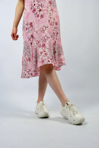 00s Viskose Midikleid mit zweilagig-geschlitzten Ärmeln und tollem Blumenmuster in Rosa, Pink/Beere und Weiß – Größe M und ein absolutes Highlight