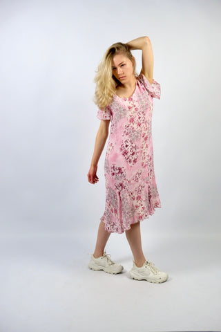 00s Viskose Midikleid mit zweilagig-geschlitzten Ärmeln und tollem Blumenmuster in Rosa, Pink/Beere und Weiß – Größe M und ein absolutes Highlight