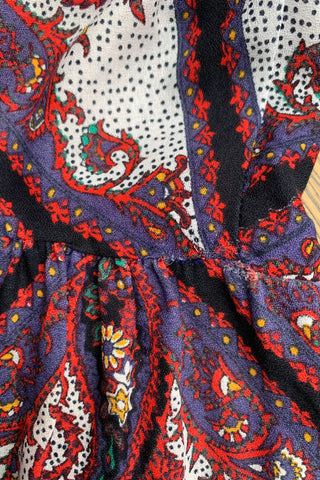 70s Trägerkleid made in Belgium aus reiner Baumwolle mit tollem Boho Muster und Taillenband – ein seltenes Fundstück und absolutes Highlight – die angegebene Größe ist M, wir empfehlen das Kleid aber einer heutigen S