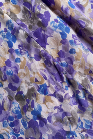 Ärmelloses Handmade 80s Kleid mit V-Ausschnitt und tollem Artsy Pattern Print in Lila, Flieder, Blau, Beige, Creme/Grau und Graubraun – angenehm zu tragen, entspricht ca. einer S, passt abr auch etwas lockerer einer XS – ein Unikat und Highlight