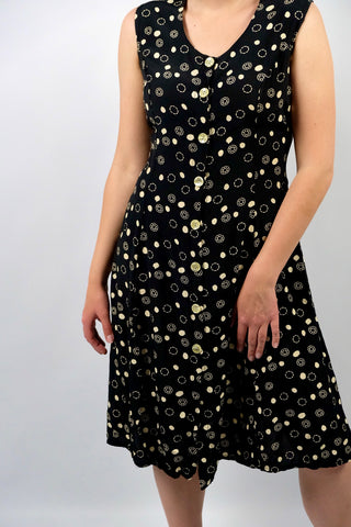 Schwarzes, ärmelloses 90s Viskose Kleid mit durchgehender Knopfleiste, Band zum Binden am Rücken und geometrischem Muster in Creme/Beige – ideal für eine L