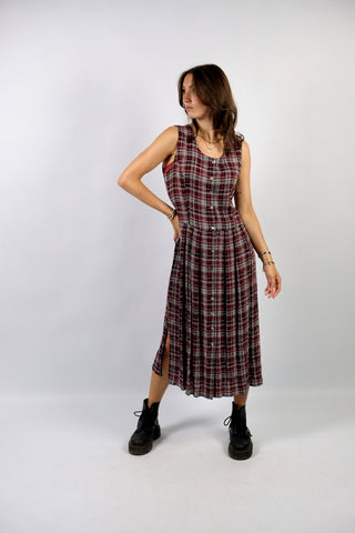 Ärmelloses 90s Kleid aus reiner Viskose mit durchgehender Knopfleiste, Beinschlitzen und seitlichen Eingrifftaschen sowie kariertem Muster in Schwarz, Weiß und Rot – wir empfehlen das Kleid einer M – ein absolutes Highlight