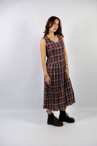 Ärmelloses 90s Kleid aus reiner Viskose mit durchgehender Knopfleiste, Beinschlitzen und seitlichen Eingrifftaschen sowie kariertem Muster in Schwarz, Weiß und Rot – wir empfehlen das Kleid einer M – ein absolutes Highlight