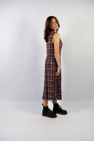 Ärmelloses 90s Kleid aus reiner Viskose mit durchgehender Knopfleiste, Beinschlitzen und seitlichen Eingrifftaschen sowie kariertem Muster in Schwarz, Weiß und Rot – wir empfehlen das Kleid einer M – ein absolutes Highlight