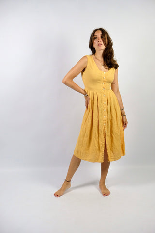 gelbes 90s Leinenkleid made in Italy mit durchgehender Knopfleiste und Taillenband mit zartem Blümchenmuster in Weiß – zu empfehlen für eine heutige XS und ein absolutes Highlight