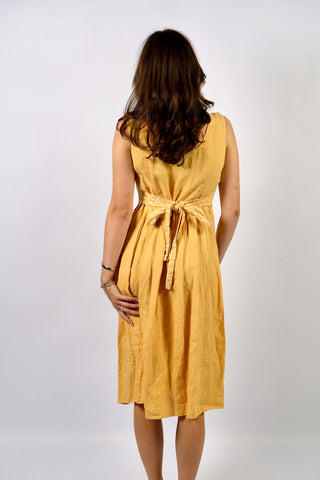 gelbes 90s Leinenkleid made in Italy mit durchgehender Knopfleiste und Taillenband mit zartem Blümchenmuster in Weiß – zu empfehlen für eine heutige XS und ein absolutes Highlight