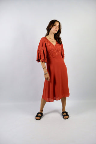 Atemberaubendes Preloved (Secondhand) Kleid von der Marke Heine in Rost Orange mit tollen Boho Stickereien und halblangen Trompetenärmeln – Größe S und ein absolutes Highlight in neuwertigem Zustand