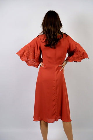 Atemberaubendes Preloved (Secondhand) Kleid von der Marke Heine in Rost Orange mit tollen Boho Stickereien und halblangen Trompetenärmeln – Größe S und ein absolutes Highlight in neuwertigem Zustand