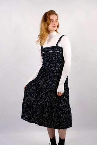 Schwarzes 80s/90s Trägerkleid aus Crinkle-Viskose mit süßem Herzchenmuster in Weiß – ideal für eine S und ein absolutes Highlight