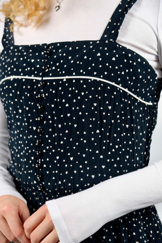 Schwarzes 80s/90s Trägerkleid aus Crinkle-Viskose mit süßem Herzchenmuster in Weiß – ideal für eine S und ein absolutes Highlight