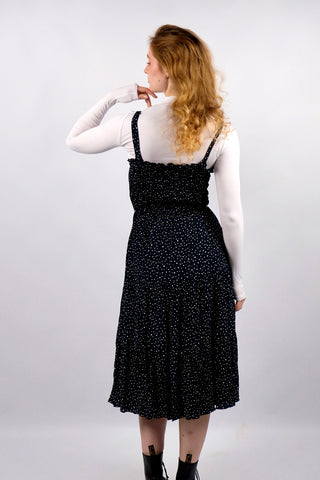 Schwarzes 80s/90s Trägerkleid aus Crinkle-Viskose mit süßem Herzchenmuster in Weiß – ideal für eine S und ein absolutes Highlight