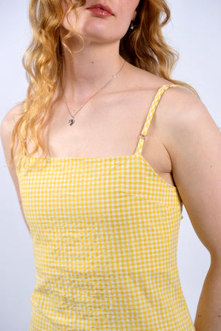Gelb und Weiß kariertes 90s/Y2k Minikleid mit Spaghettiträgern und Cutout-Detail zum Binden am Rücken – wir empfehlen das Kleid einer S/M oder schmalen M (bitte Maße beachten)