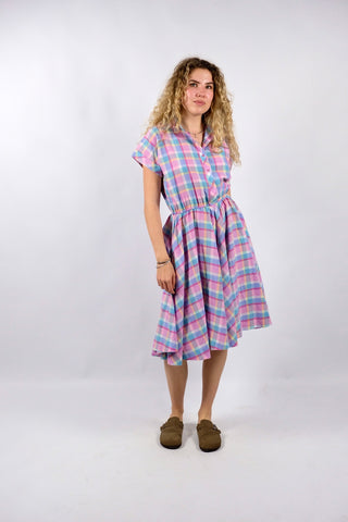Süßes 80s Kleid im Preppy-Stil aus Baumwollmischung mit Taschen, stretchy Gummizug in der Taille, abnehmbarem Bindegürtel und kariertem Muster in Bonbon-Farben (Rosa, Pink, Hellblau, Flieder, Mint, Türkis, Hellgrün, Pfirsich und Hellgelb) – tragbar von einer S bis M und ein absolutes Highlight