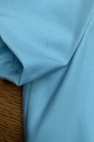 Handmade 80s Etuikleid in Hellblau mit Schulterpolstern und passendem Gürtel – entspricht ca. einer M/L – ein wahres Unikat und Highlight