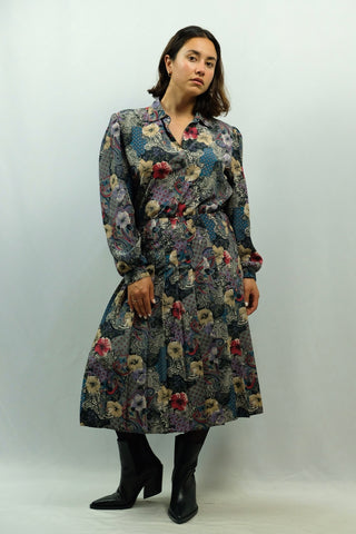 80s Kleid made in Italy mit Puffärmeln, seitlichem Reißverschluss und buntem Blumen- und Paisley-Print in gedeckten Farben – Größe L und ein absolutes Highlight