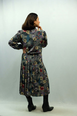 80s Kleid made in Italy mit Puffärmeln, seitlichem Reißverschluss und buntem Blumen- und Paisley-Print in gedeckten Farben – Größe L und ein absolutes Highlight