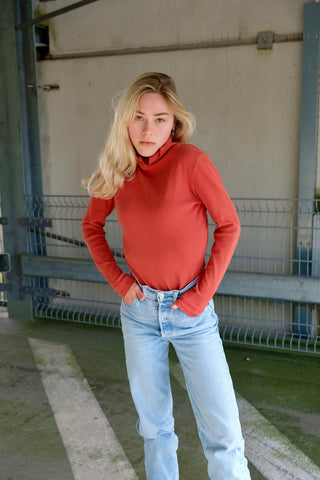 00s Langarmshirt in Orange – figurbetonter Schnitt mit gerippter Struktur sowie tollem mehrlagigem Design an Kragen, Ärmeln und Saum – insgesamt elastisch – entspricht einer M