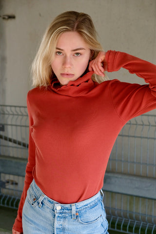 00s Langarmshirt in Orange – figurbetonter Schnitt mit gerippter Struktur sowie tollem mehrlagigem Design an Kragen, Ärmeln und Saum – insgesamt elastisch – entspricht einer M