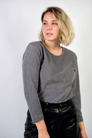 Glitzerndes, quer geripptes 90s Shirt in Grau/Silber mit Rundhalsausschnitt und ¾-Ärmeln – Größe L/XL