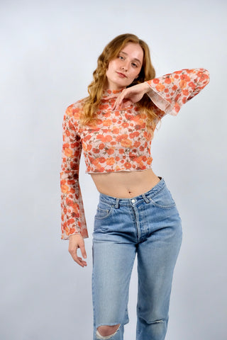 00s Mesh Longsleeve mit Blumenmuster in Orange – bauchfreier, figurbetonter Schnitt mit kleinem Stehkragen und tollen Trompetenärmeln – Größe S und ein absolutes Highlight