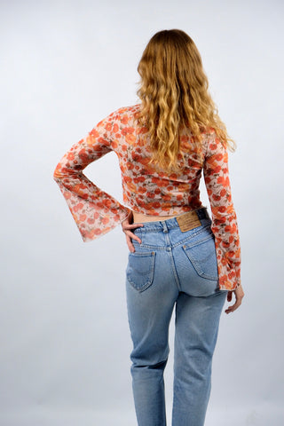 00s Mesh Longsleeve mit Blumenmuster in Orange – bauchfreier, figurbetonter Schnitt mit kleinem Stehkragen und tollen Trompetenärmeln – Größe S und ein absolutes Highlight