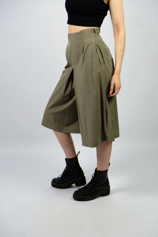80s/90s Culotte im Hosenrock-Stil in einem tollen Olivgrau, mit hoher Taille und seitlichen Eingrifftaschen – entspricht ca. einer XL (bitte Maße beachten) – ein absolutes Highlight