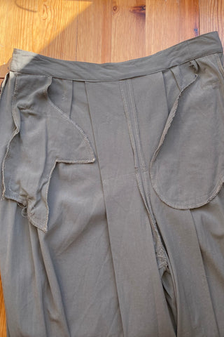 80s/90s Culotte im Hosenrock-Stil in einem tollen Olivgrau, mit hoher Taille und seitlichen Eingrifftaschen – entspricht ca. einer XL (bitte Maße beachten) – ein absolutes Highlight