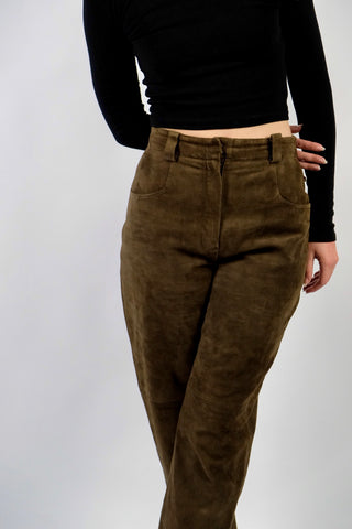 Dunkelbraune, hochwertige 90s High Waist Hose aus Veloursleder in tollem Zustand mit Futter aus reiner Viskose – ideal für eine S und ein absolutes Highlight