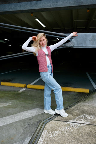 90s Handmade Häkelweste in einem schönen Altrosa, mit süßem Hakenverschluss in Silber – ideal für eine XS – ein absolutes Highlight