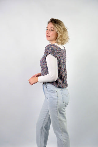 Bunt melierter, weicher Handmade 80s/90s Pullunder, cropped und boxy geschnitten – ideal für eine L