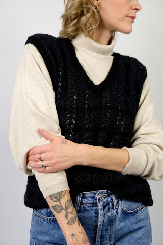 Handmade 90s Pullunder mit V-Kragen in Schwarz und Dunkelgrau mit tollem Lochstrickmuster – tragbar von einer S bis M je nach gewünschter Passform