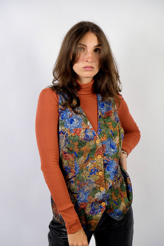 80s Weste aus reiner Viskose mit abstrakt-floralem Muster in Grün, Olivgold, Rot, Orange/Rost, Beige und Blautönen; mit kleinen Taschen und verstellbarem Rücken – entspricht ca. einer M/L (bitte Maße beachten) – ein absolutes Highlight