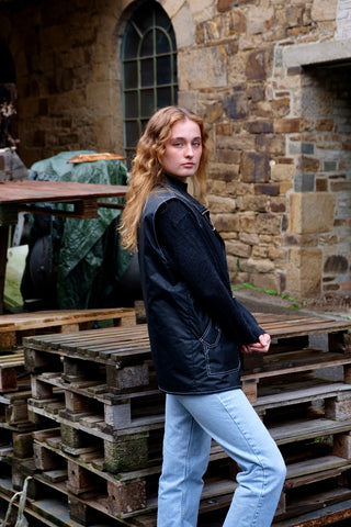 Schwarze 90s Utility Weste mit Knebelverschlüssen und weißen Kontrastnähten – Größe M/L