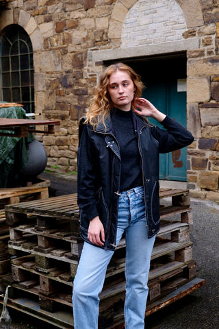 Schwarze 90s Utility Weste mit Knebelverschlüssen und weißen Kontrastnähten – Größe M/L