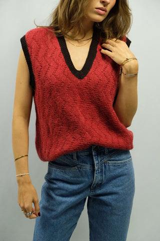 Handmade 70s V-Neck Pullunder aus Wolle in Rot mit tief dunkelbraunen, fast schwarzen Details – zu empfehlen für eine M – ein Unikat und Highlight