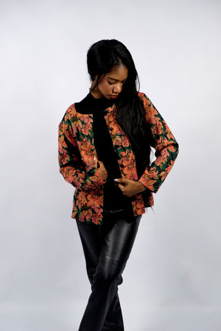 80s/90s Blazerjacke in floralem Gobelin-Design, made in France, entspricht ca. einer heutigen L – ein absolutes Highlight