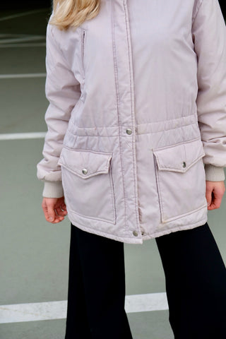 Hellgrauer 90s Übergangsparka aus Baumwollmischung mit Taschen und leichter, innen festgenähter Kapuze – Größe M