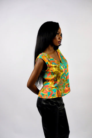 Ärmellose 80s/90s Bluse (von uns reworked, von einem Kleid zur Schößchenbluse), mit tollem Boho Crazy Pattern Print in Türkis, Orange, Gelb, Pink/Magenta, Koralle, Beig/Braun und Oliv – wir empfehlen die Bluse einer S – ein wahres Unikat und absolutes Highlight
