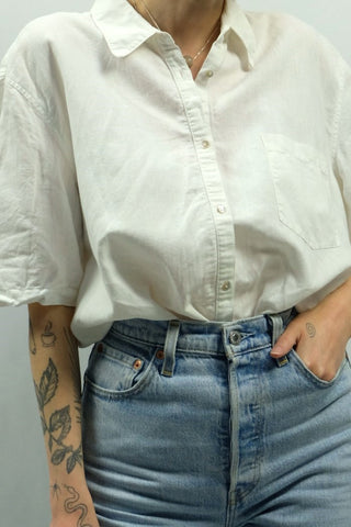 Leichte weiße 90s/00s Basic Bluse aus hochwertiger Materialmischung (Leinen und Baumwolle), lockerer Schnitt mit Brusttasche