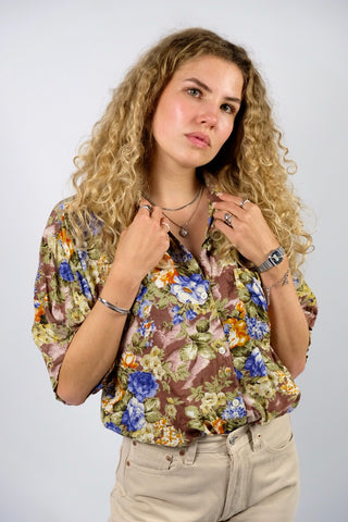 80s/90s Hemdbluse aus reiner Viskose mit Blumen Print in Rotbraun, Altrosa, Blau, Olivgrün, Beige, Weiß, Orange und gedecktem Gelb – Größe L und ein absolutes Highlight