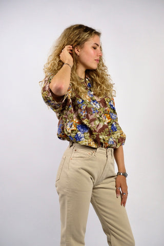 80s/90s Hemdbluse aus reiner Viskose mit Blumen Print in Rotbraun, Altrosa, Blau, Olivgrün, Beige, Weiß, Orange und gedecktem Gelb – Größe L und ein absolutes Highlight