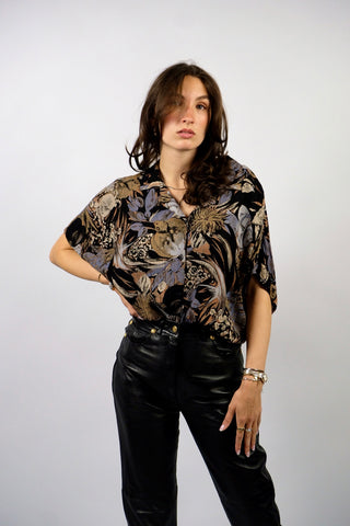 80s Bluse aus reiner Crinkle-Viskose mit Gummizugbund und Crazy Pattern Print in tollen Farben (Schwarz, Taubenblau, Hellblau, Hellbraun, Altrosa/Lachs und Puderbeige) – zu empfehlen für eine heutige XL und ein absolutes Highlight