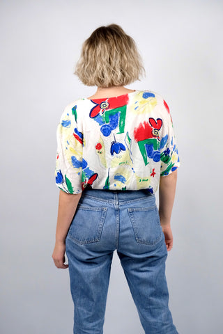 Weiße 90s Bluse aus reiner Viskose mit Crazy Pattern Print in Blau, Rot, Grün und Gelb – wir empfehlen die Bluse einer heutigen L bis 3XL (40 bis 46) je nach gewünschter Passform (bitte Maße beachten)