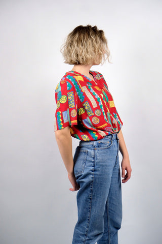 rote 90s Bluse aus reiner Viskose mit Crazy Pattern Print in Gelb, Orange, Blau, Hellblau, Türkis und Mint – wir empfehlen die Bluse einer heutigen L bis XXL (40 bis 44) je nach gewünschter Passform (bitte Maße beachten)