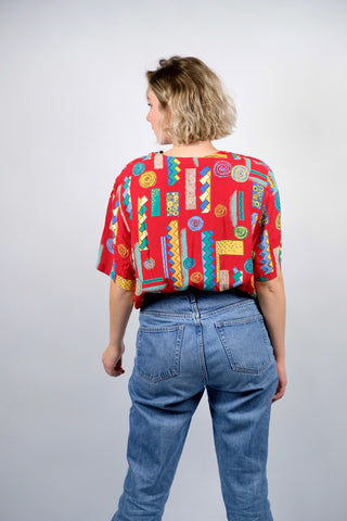 rote 90s Bluse aus reiner Viskose mit Crazy Pattern Print in Gelb, Orange, Blau, Hellblau, Türkis und Mint – wir empfehlen die Bluse einer heutigen L bis XXL (40 bis 44) je nach gewünschter Passform (bitte Maße beachten)