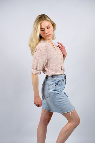 80s/90s Bluse aus reiner Seide mit Blümchenmuster in pastelligem Rosa, Graugrün, Beigegelb und Weiß – entspricht ca. einer XS/S