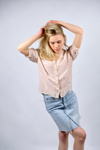 80s/90s Bluse aus reiner Seide mit Blümchenmuster in pastelligem Rosa, Graugrün, Beigegelb und Weiß – entspricht ca. einer XS/S